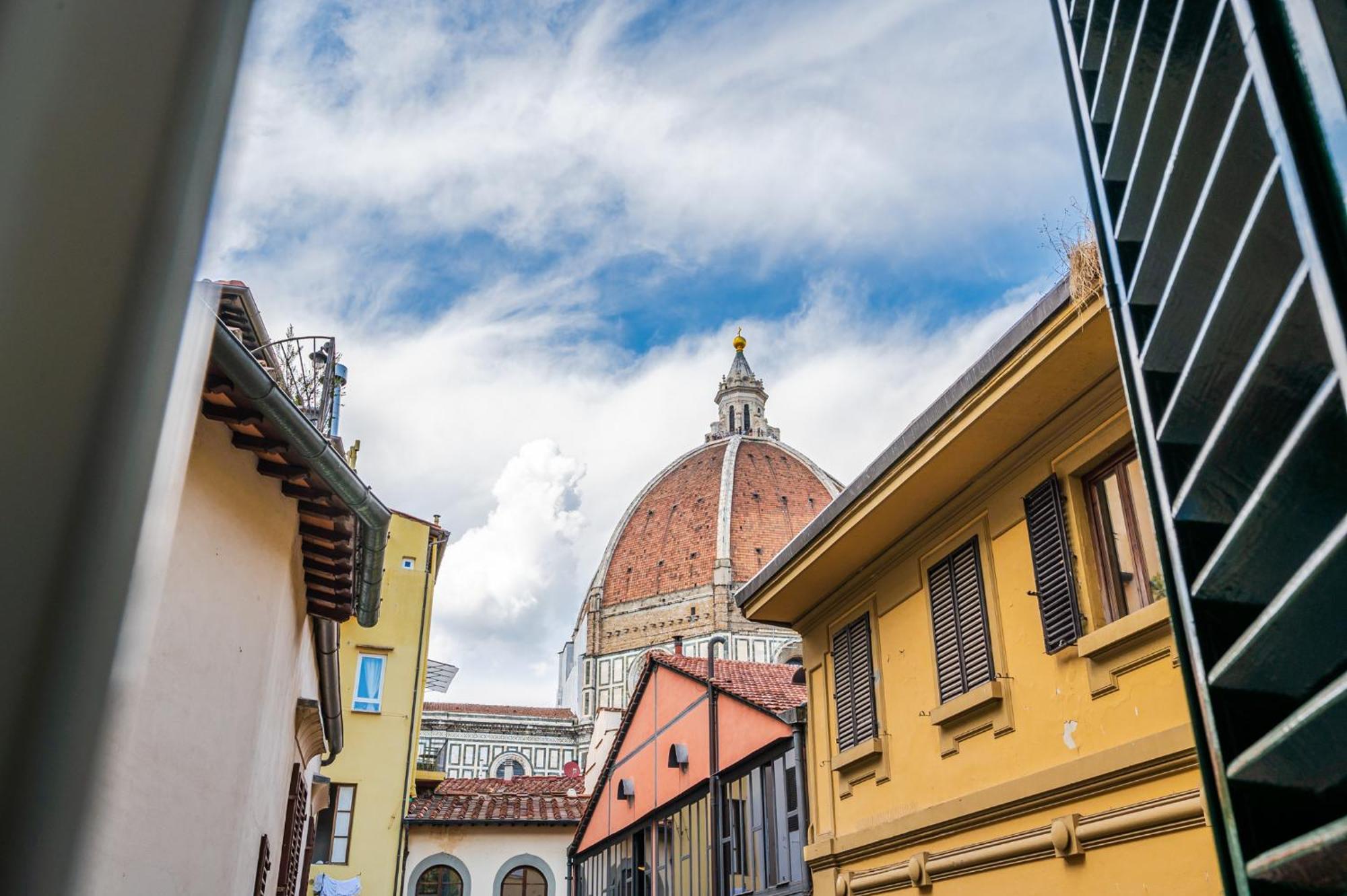 Deluxe Corso 14 With Duomo View Apartment